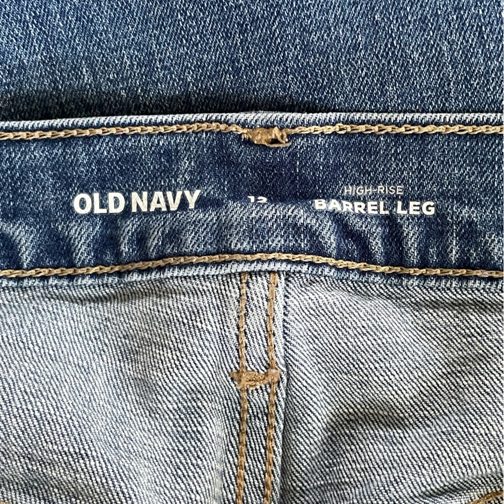 Old Navy High-Rise Straight Crop Jeans - Medium Blue Wash - Picture 2 of 5